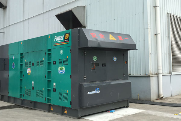 铁东燃油滤清器的更换流程是怎样的？