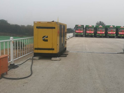 铁东电力系统的稳定性和设备兼容性如何影响发电机组的频率规格？