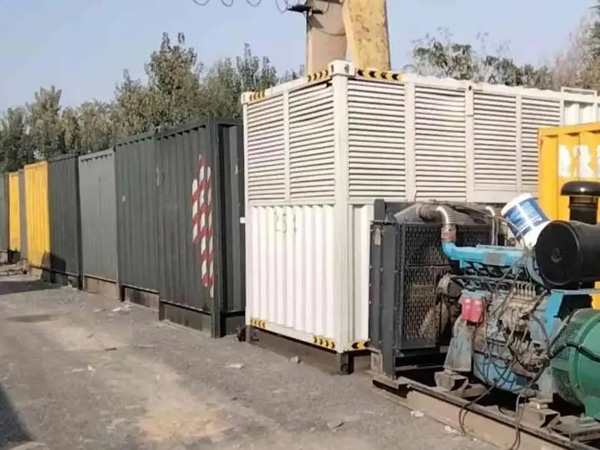 铁东200KW柴油发电机机组每小时油耗是多少？