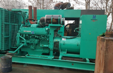 铁东发电机组如何判断水冷式机油散热器内部是否需要清洗？